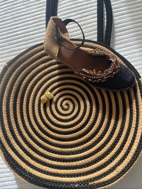 Universal Thread Extra Large Woven Circle Tote Beige and Black Like New
